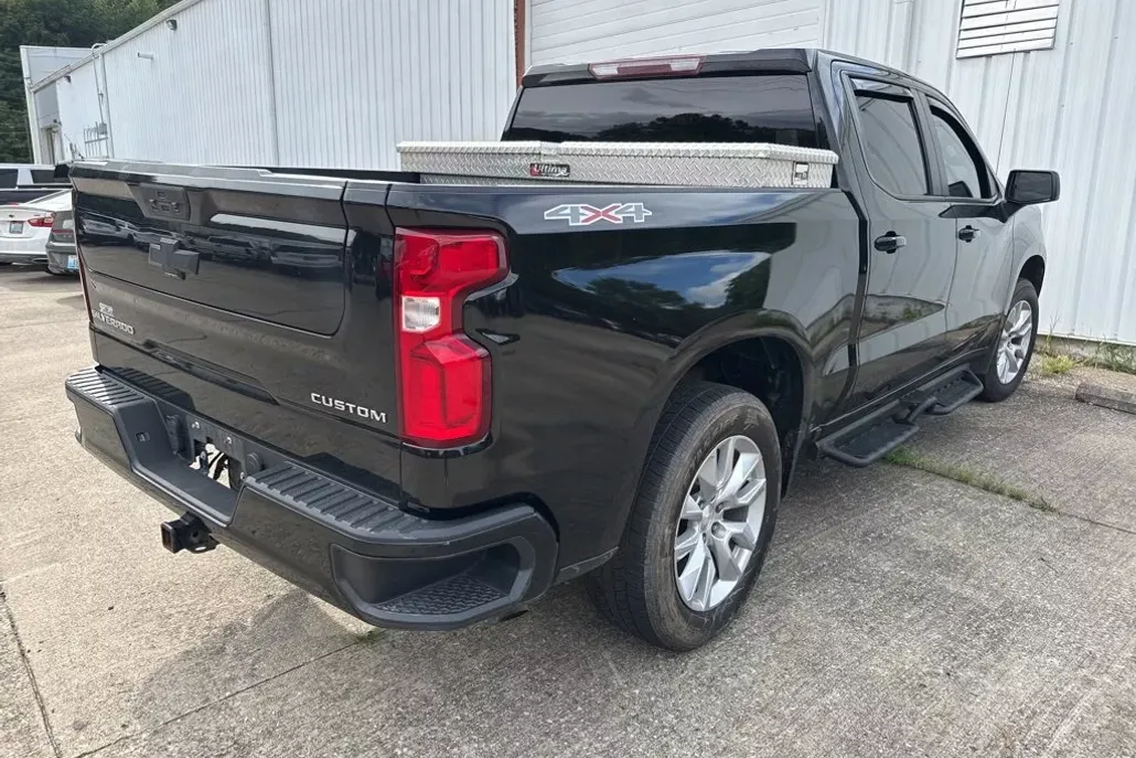 2021 Chevrolet Silverado 1500 Custom photo 1