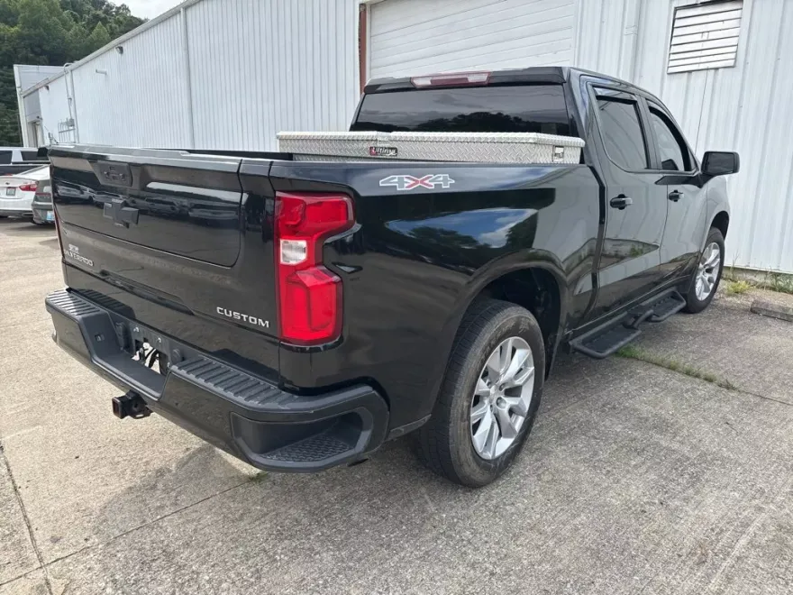 2021 Chevrolet Silverado 1500 Custom photo 1