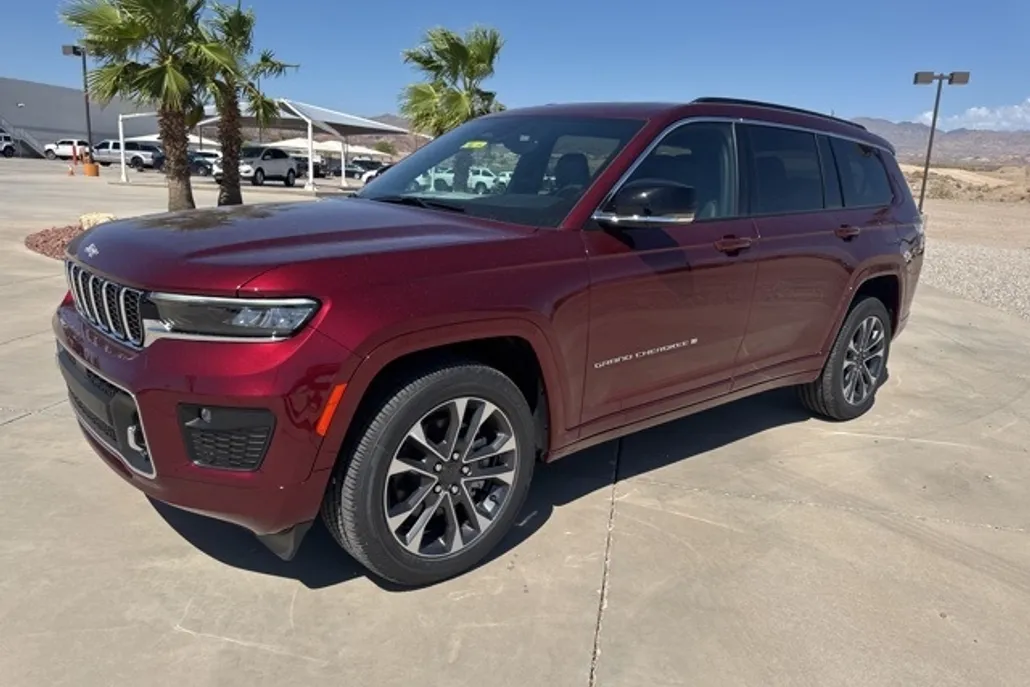 2025 Jeep Grand Cherokee Overland photo 1