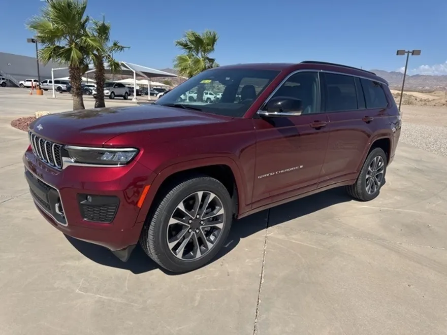 2025 Jeep Grand Cherokee Overland photo 1