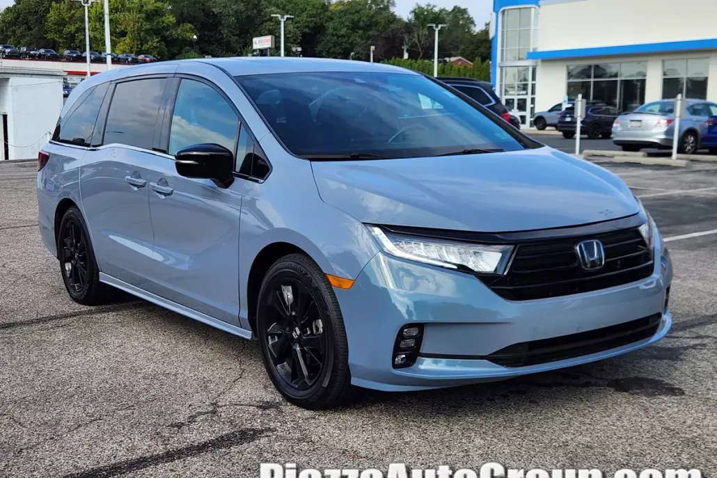 2023 Honda Odyssey Sport photo 1