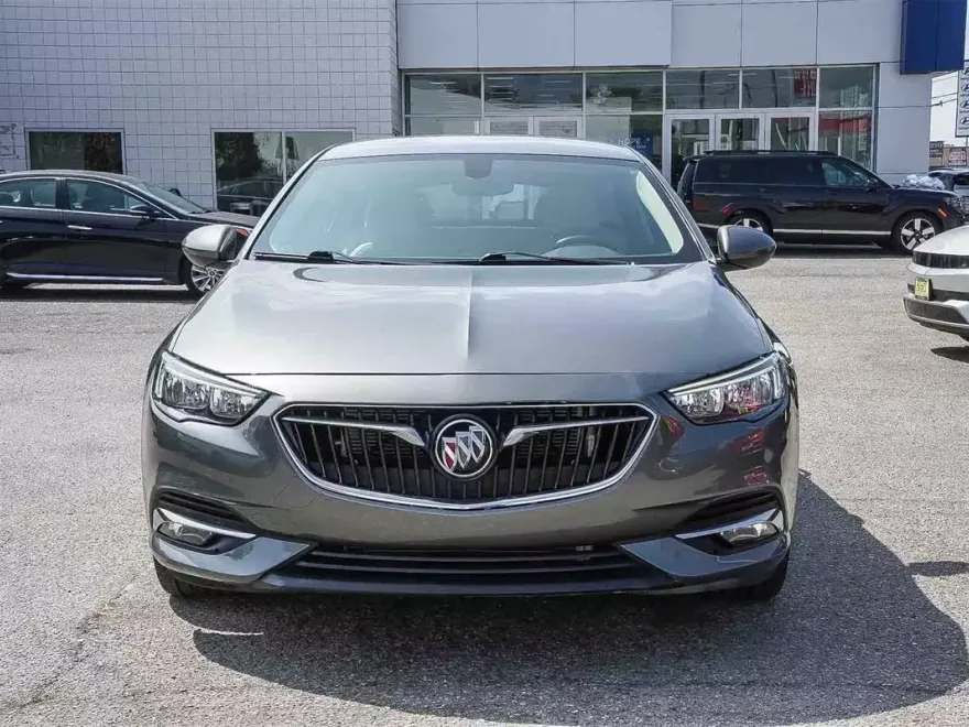 2019 Buick Regal Sportback Essence photo 1