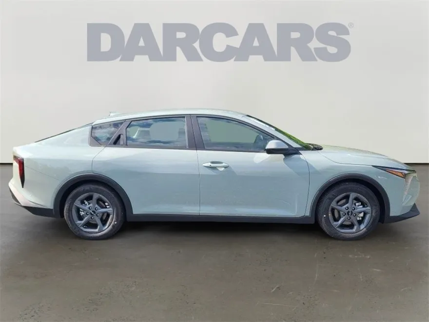 2025 Kia K4 LXS photo 1