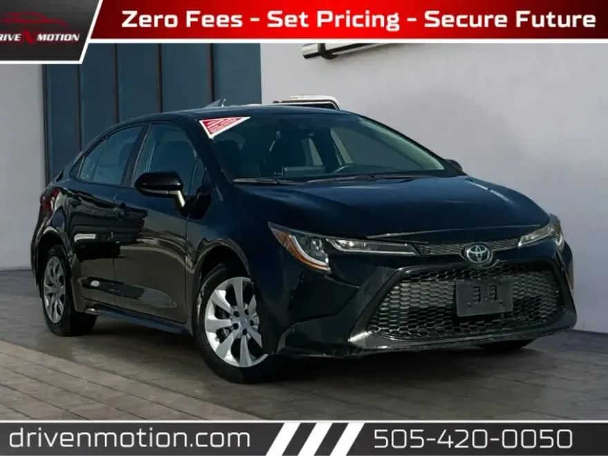2021 Toyota Corolla LE photo 1
