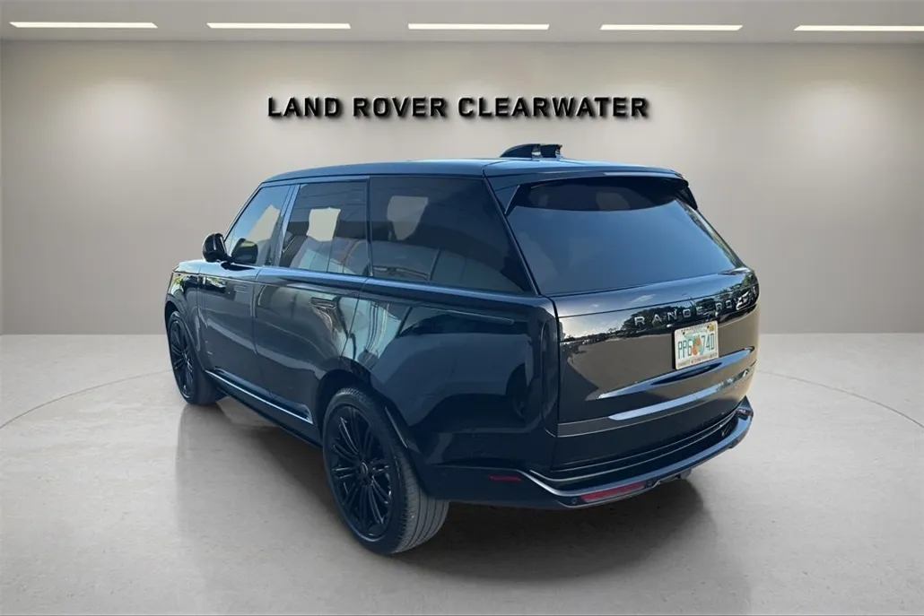 2024 Land Rover Range Rover SE photo 1