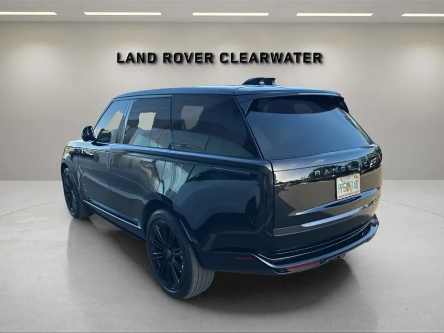 2024 Land Rover Range Rover SE photo 1