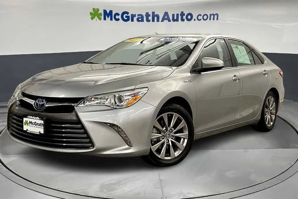 2017 Toyota Camry Hybrid XLE photo 1