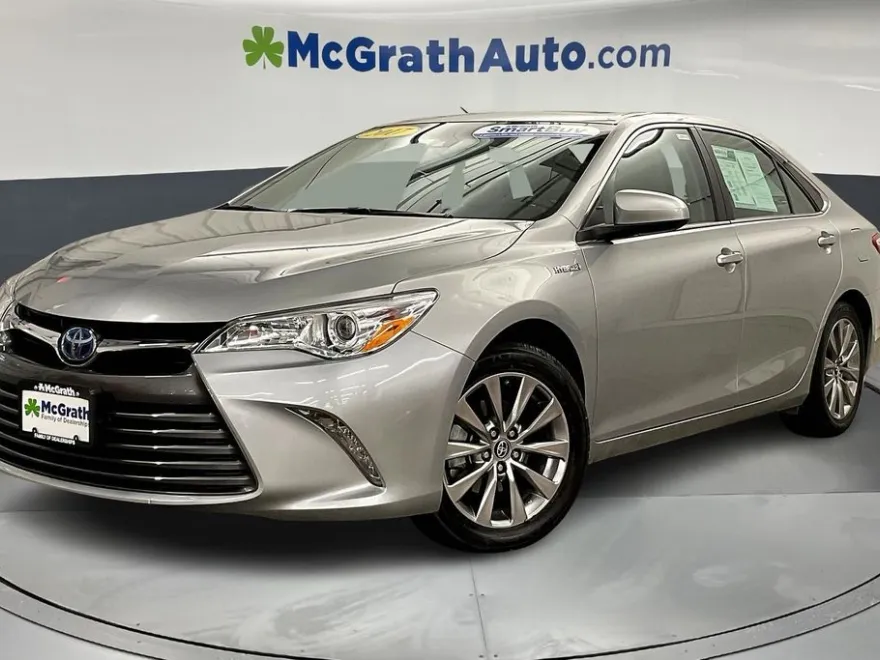 2017 Toyota Camry Hybrid XLE photo 1