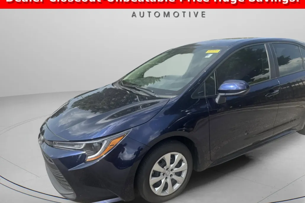 2023 Toyota Corolla LE photo 1
