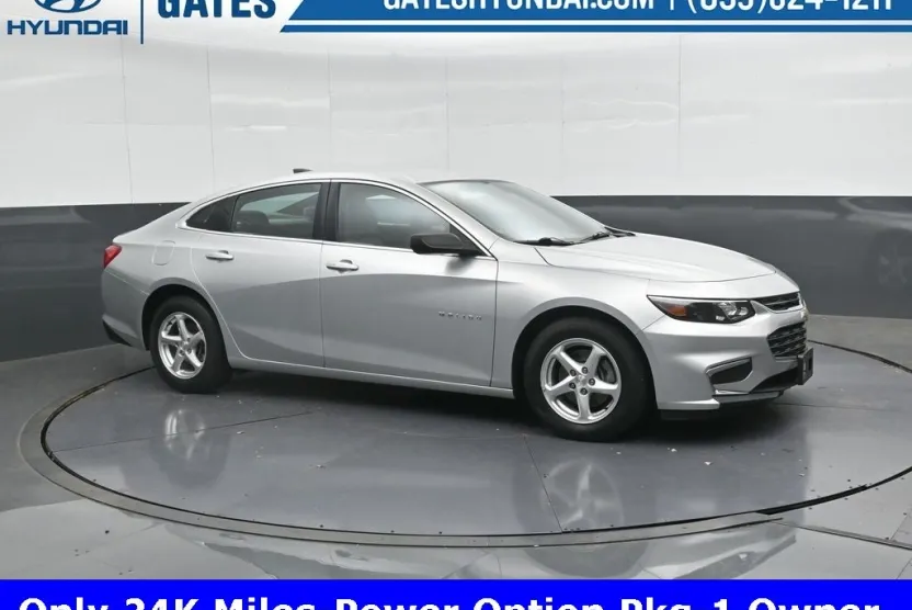 2016 Chevrolet Malibu LS photo 1