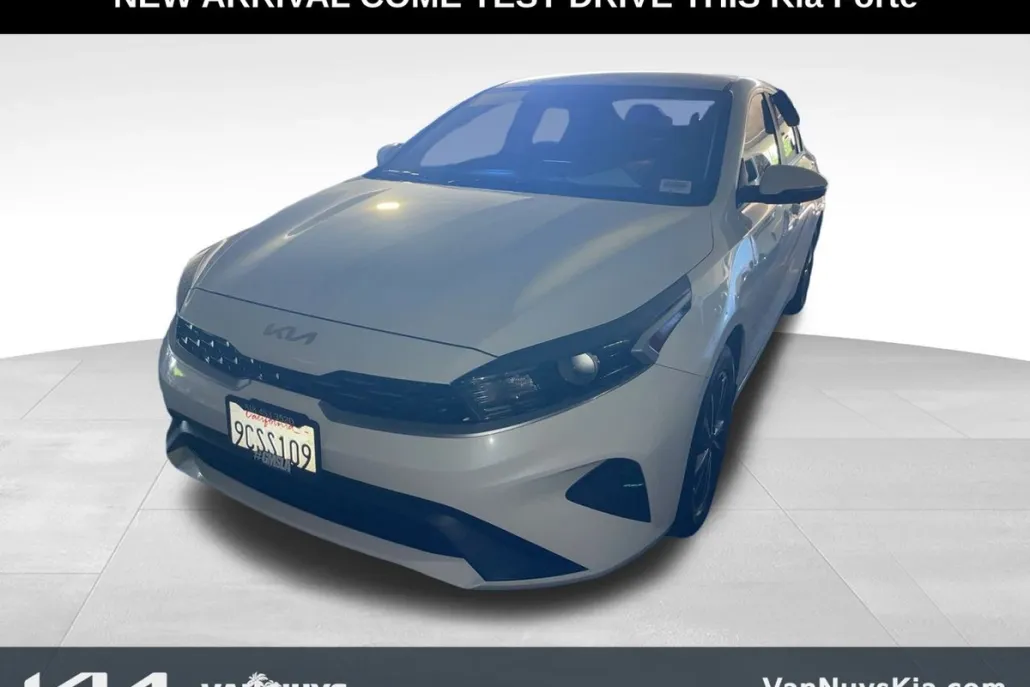 2023 Kia Forte LXS photo 1