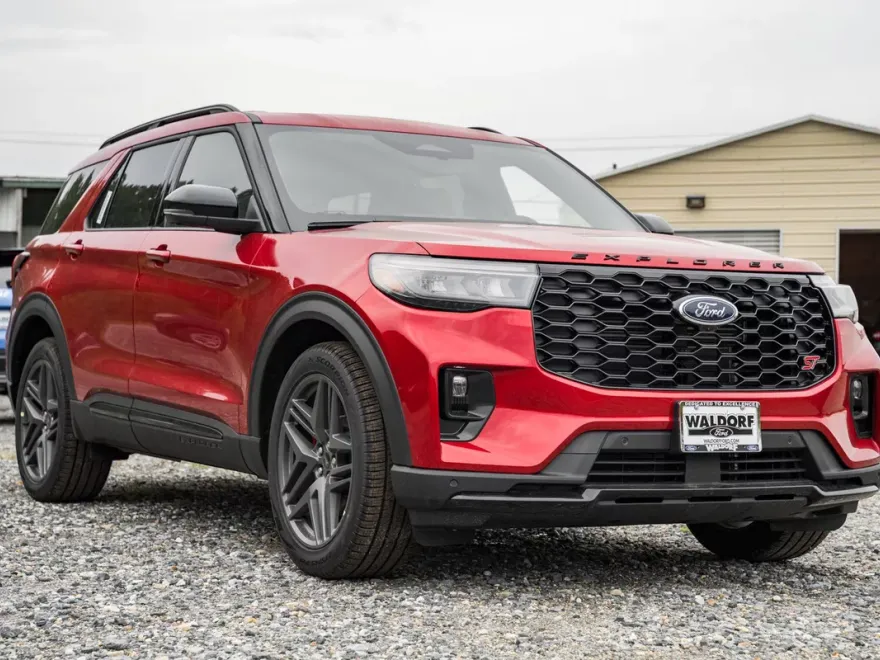 2025 Ford Explorer ST photo 1