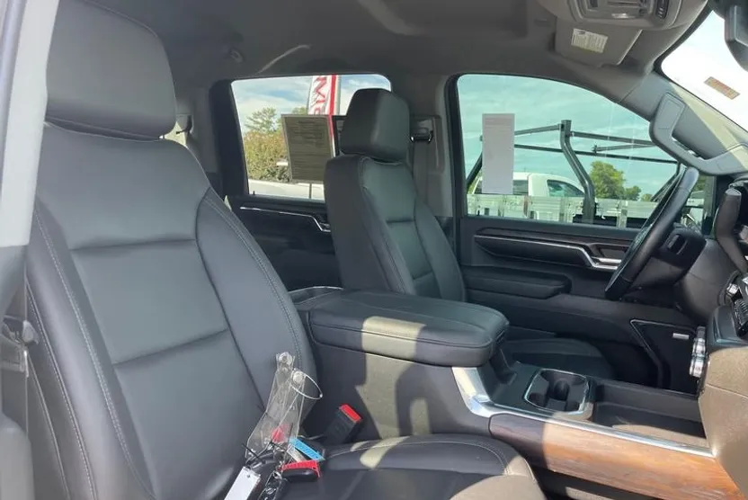 2024 Gmc Sierra HD SLT photo 1