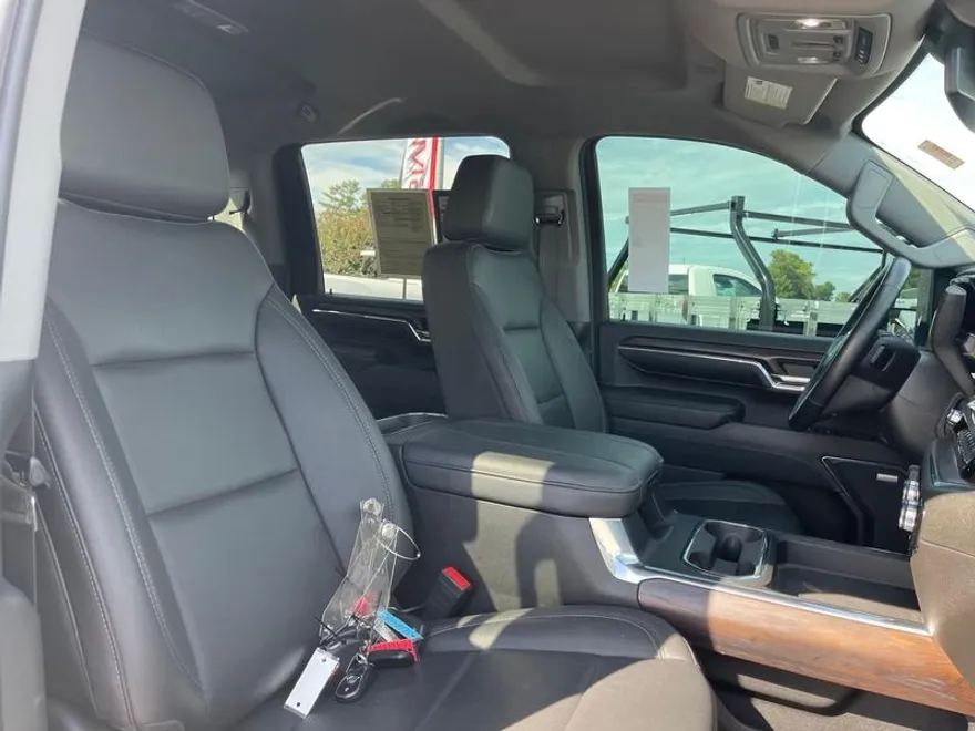 2024 Gmc Sierra HD SLT photo 1