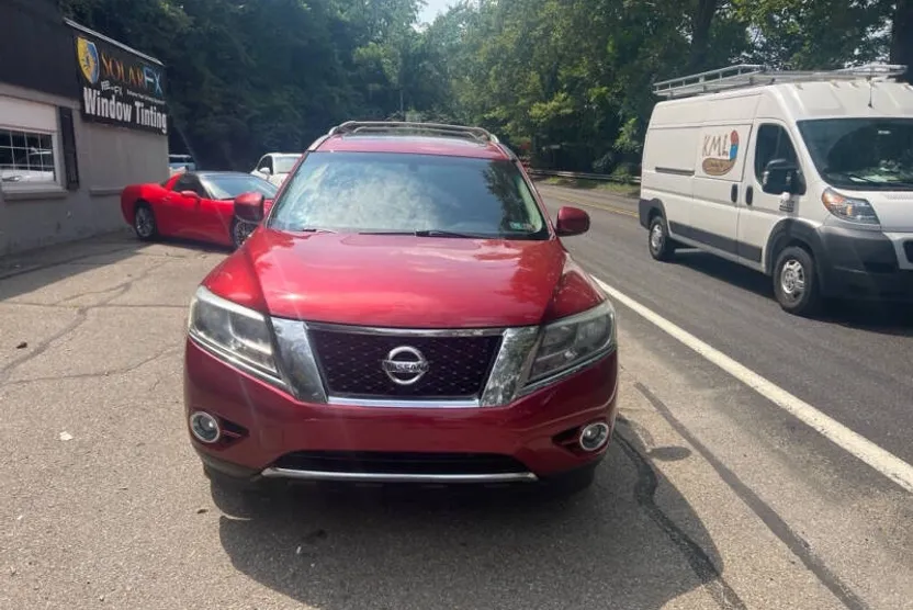2013 Nissan Pathfinder SL photo 1