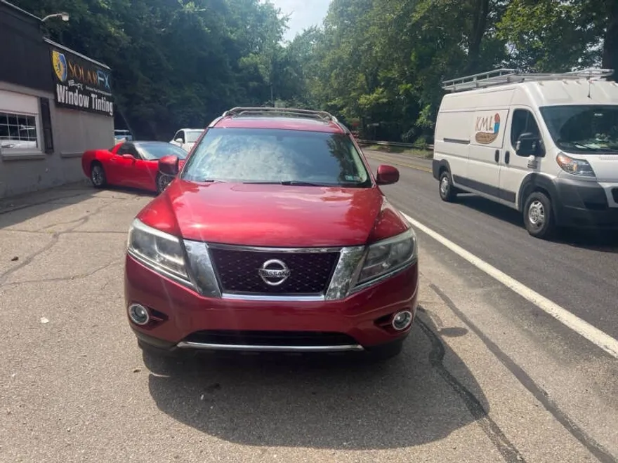 2013 Nissan Pathfinder SL photo 1
