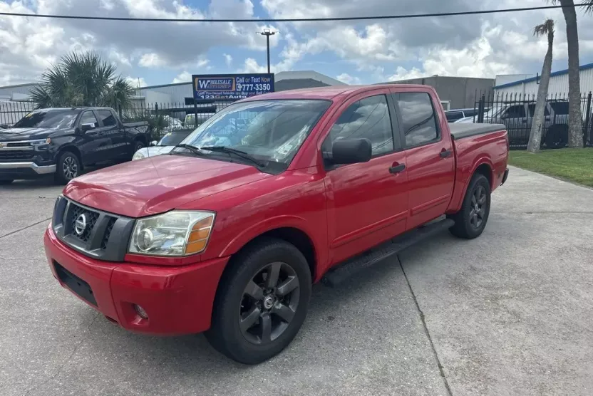 2012 Nissan Titan SV photo 1