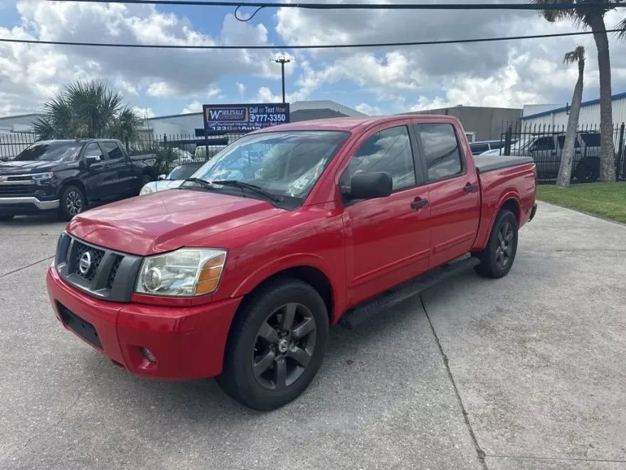 2012 Nissan Titan SV photo 1