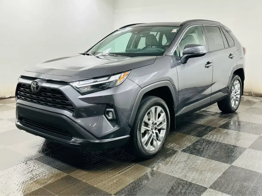 2022 Toyota RAV4 XLE Premium photo 1