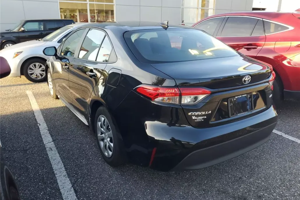 2024 Toyota Corolla LE photo 1