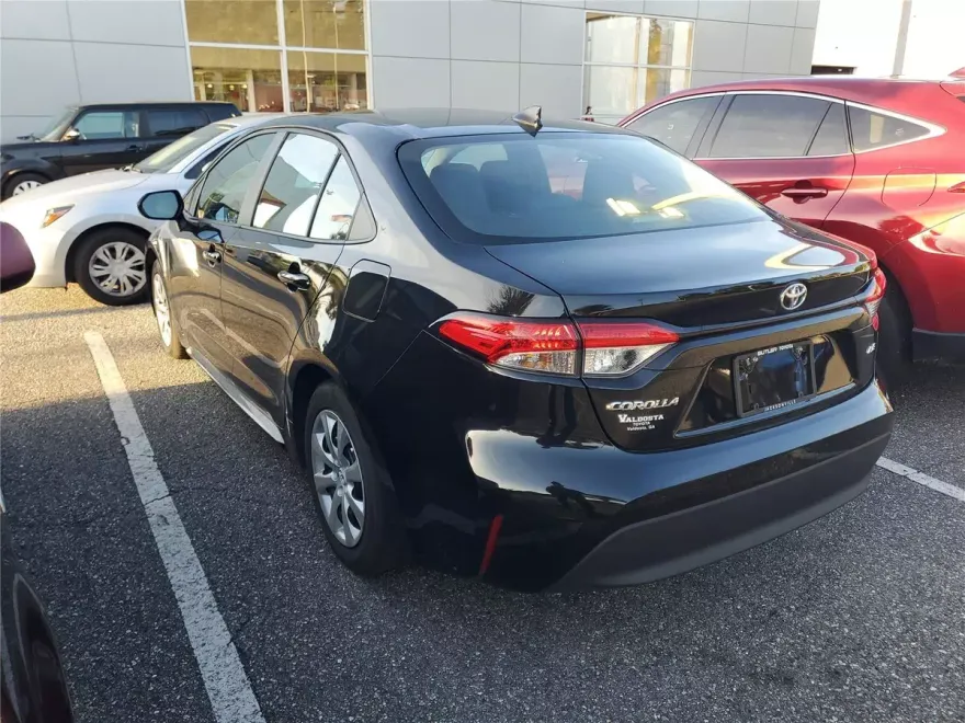 2024 Toyota Corolla LE photo 1