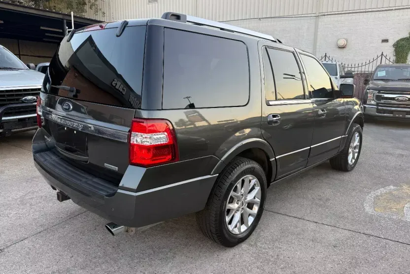 2017 Ford Expedition Limited photo 1