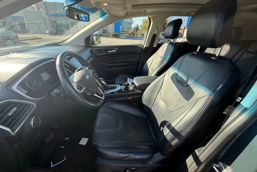 2016 Ford Edge Titanium photo 1