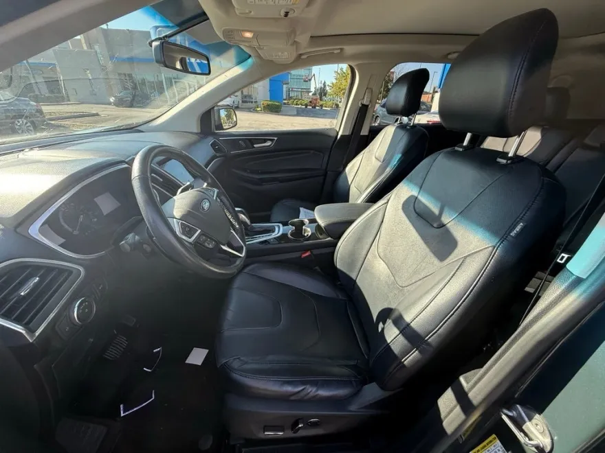 2016 Ford Edge Titanium photo 1