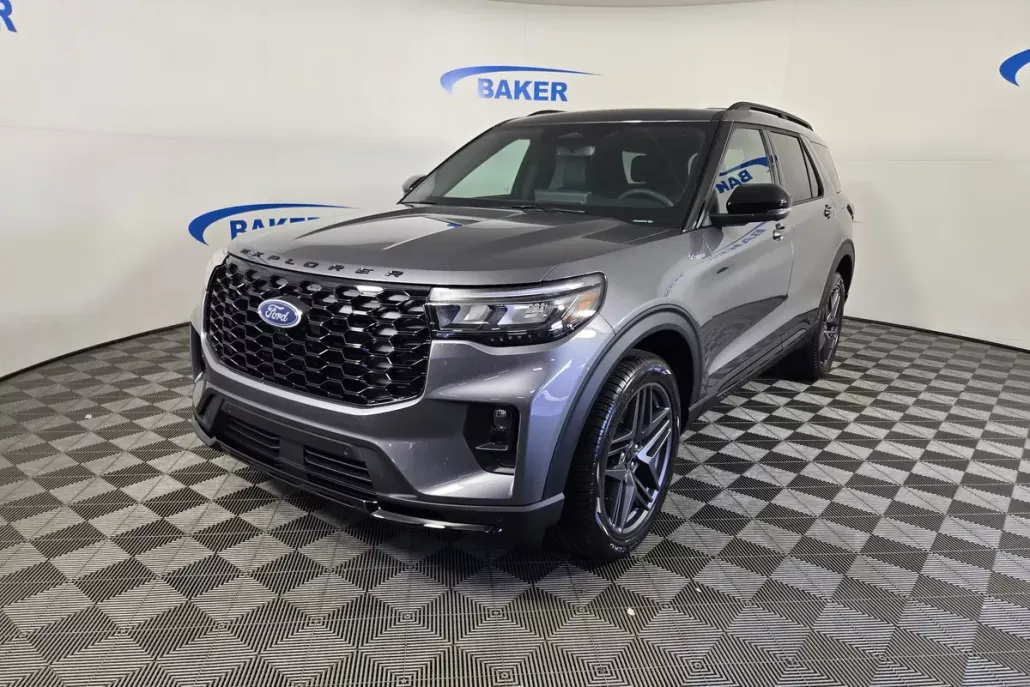 2025 Ford Explorer ST-Line photo 1