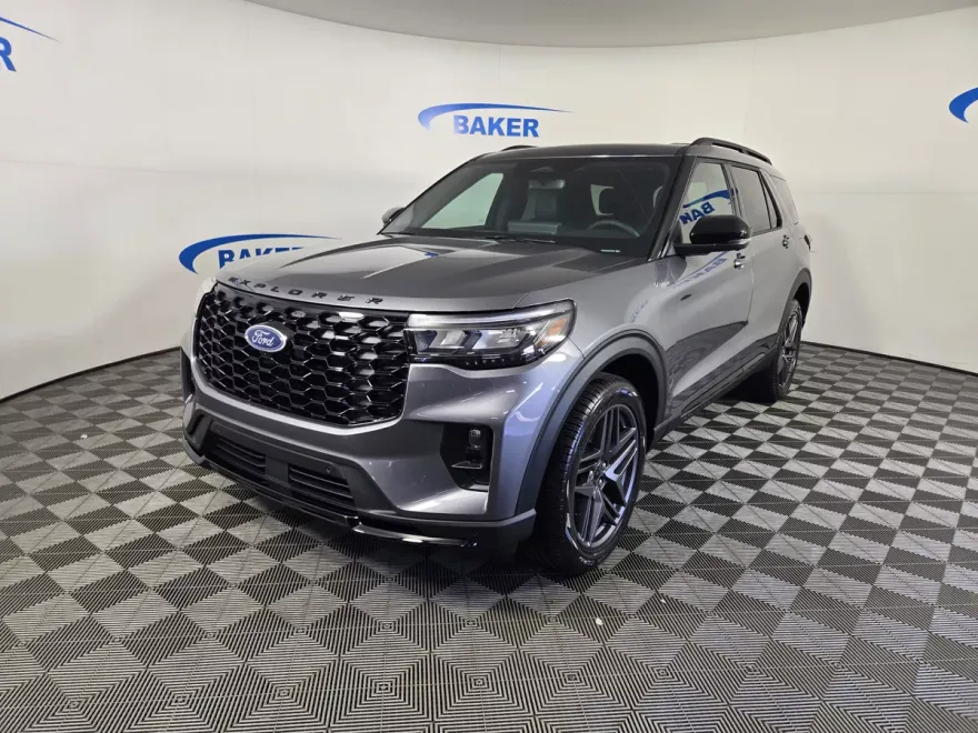 2025 Ford Explorer ST-Line photo 1