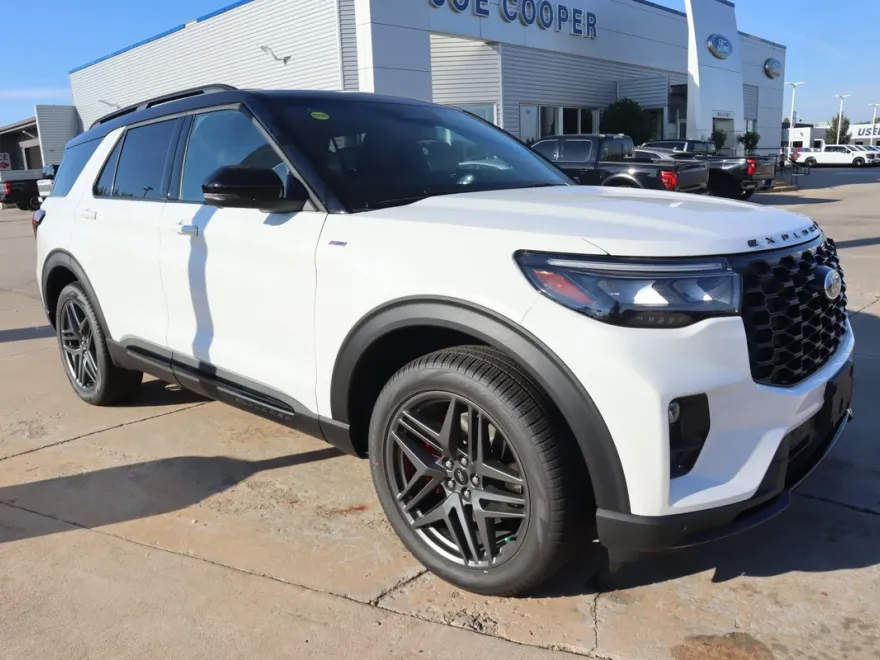 2025 Ford Explorer ST-Line photo 1