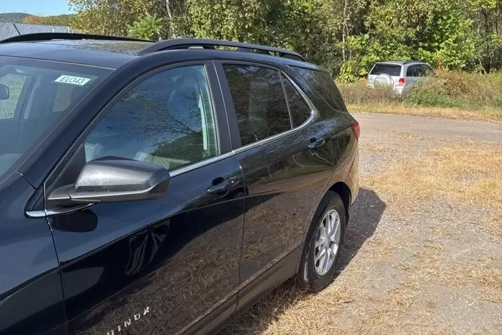 2023 Chevrolet Equinox LT photo 1