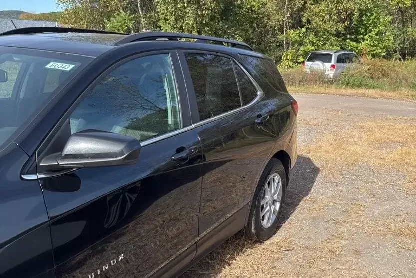 2023 Chevrolet Equinox LT photo 1