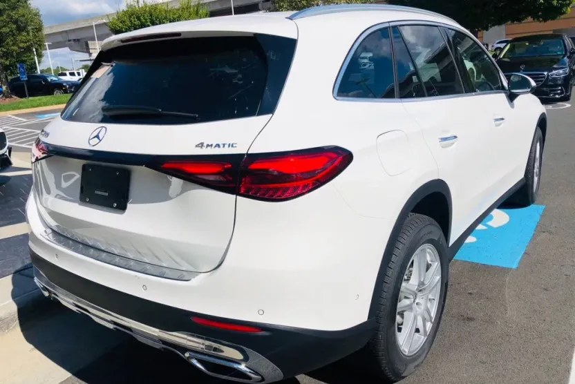 2025 Mercedes Benz GLC 300 4MATIC photo 1