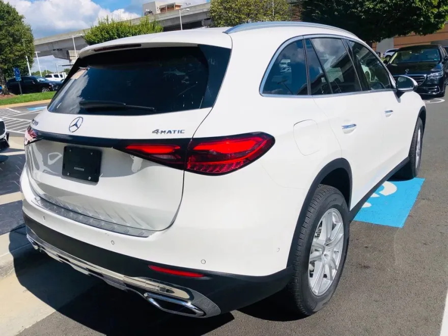 2025 Mercedes Benz GLC 300 4MATIC photo 1