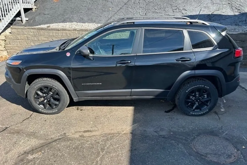 2018 Jeep Cherokee Trailhawk photo 1