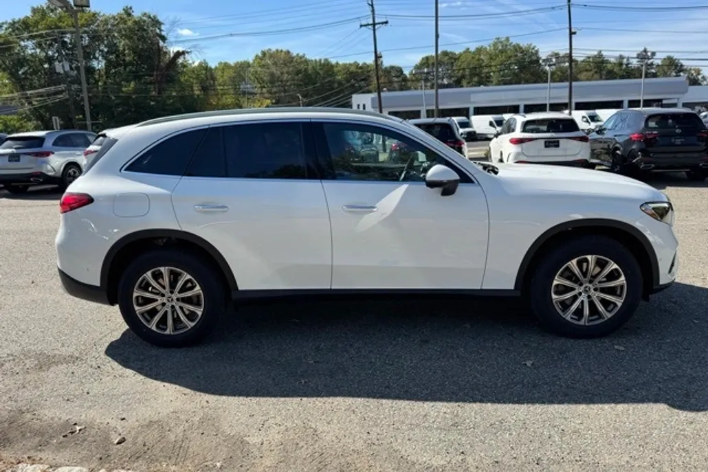2026 Mercedes Benz GLC 300 4MATIC photo 1