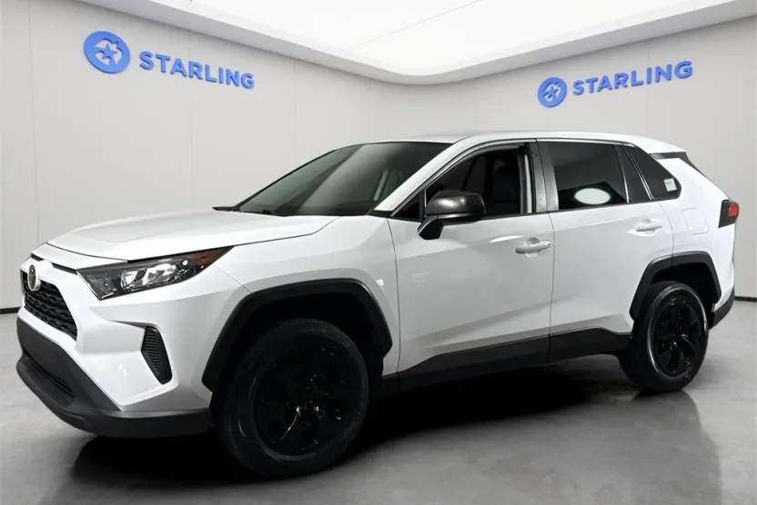 2022 Toyota RAV4 LE photo 1