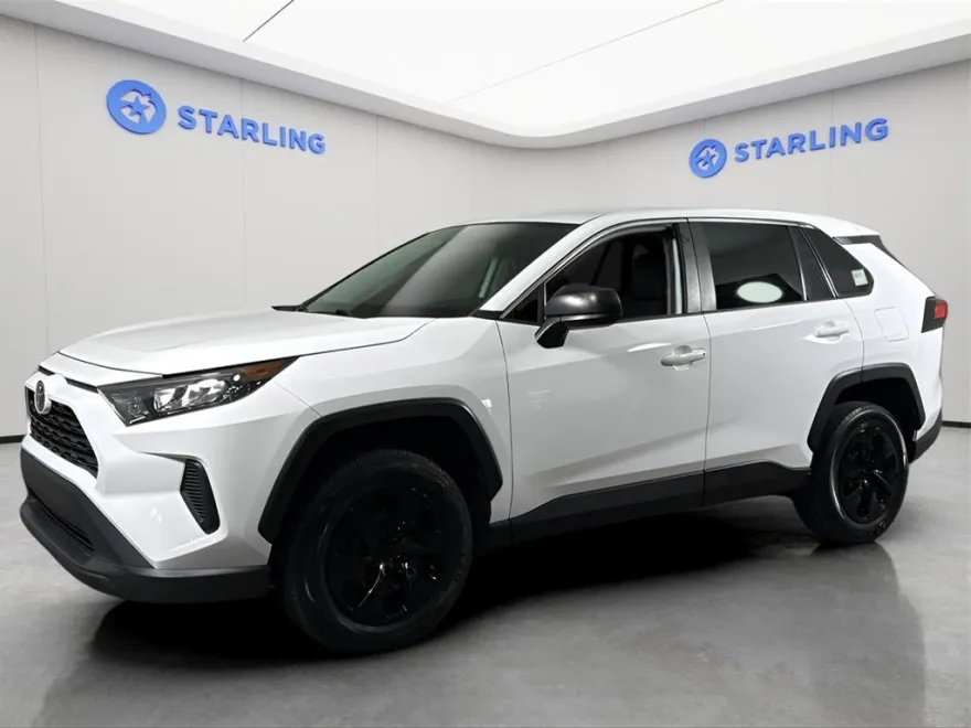 2022 Toyota RAV4 LE photo 1