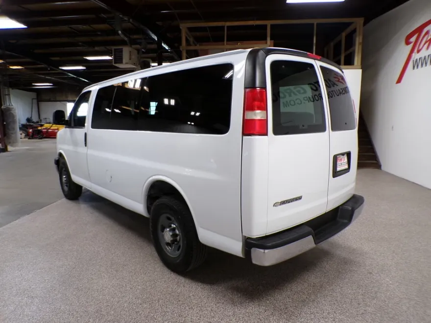 2012 Chevrolet Express Passenger photo 1