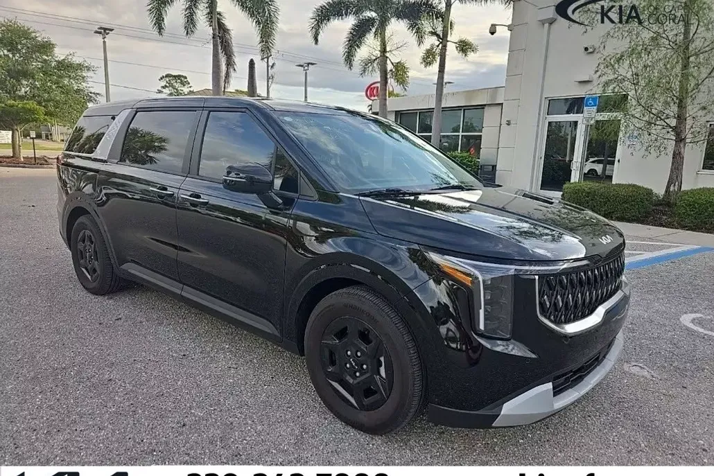 2025 Kia Carnival LXS photo 1