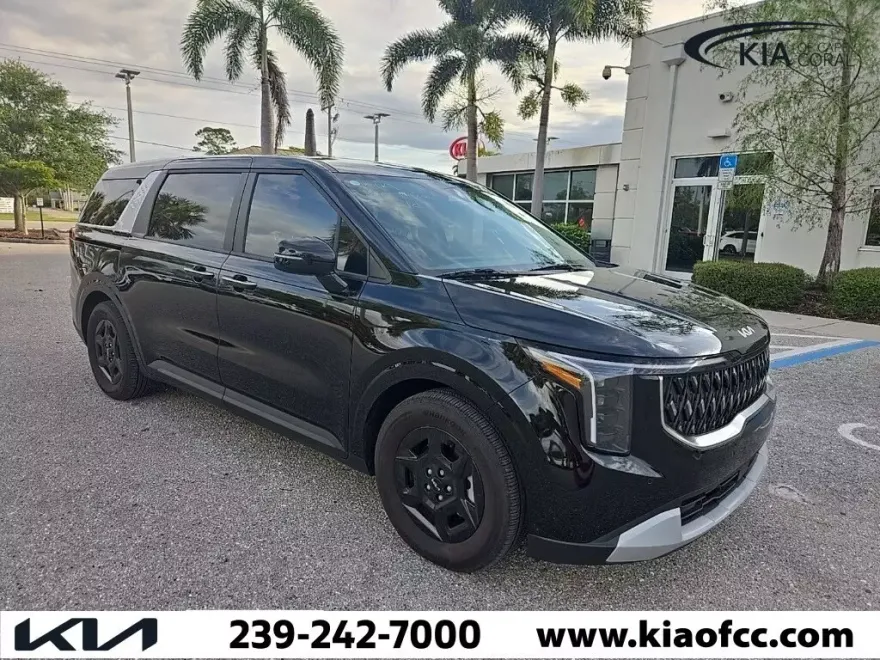 2025 Kia Carnival LXS photo 1