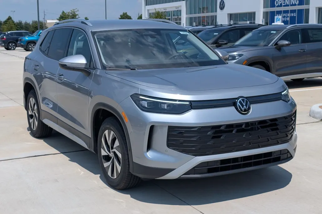 2025 Volkswagen Tiguan S photo 1