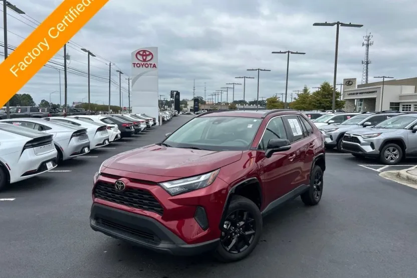 2022 Toyota RAV4 XLE photo 1