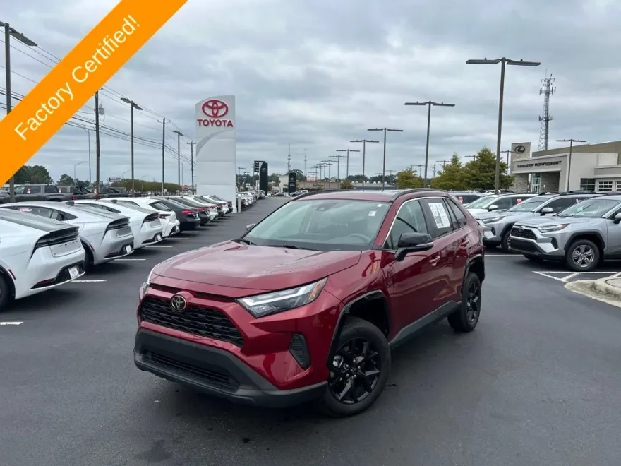2022 Toyota RAV4 XLE photo 1