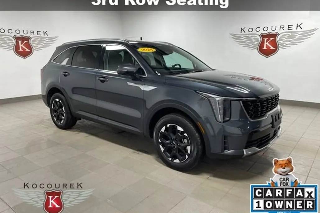 2024 Kia Sorento S photo 1
