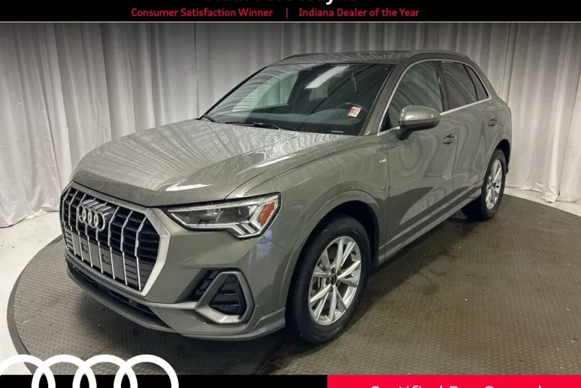 2024 Audi Q3 45 TFSI S line Premium photo 1