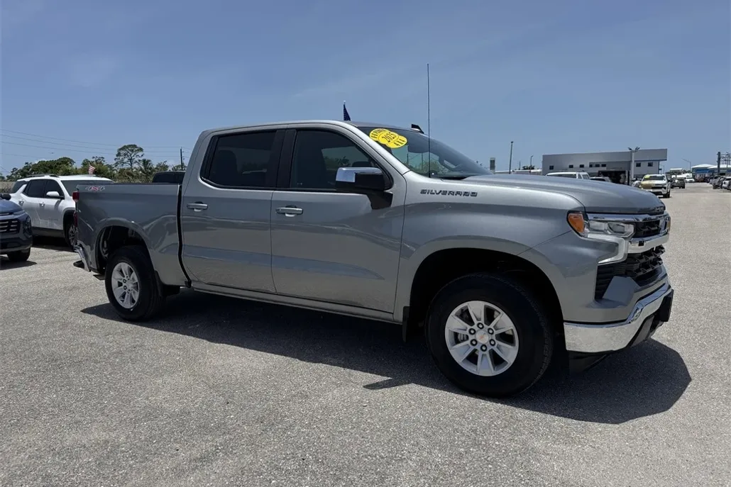 2025 Chevrolet Silverado 1500 LT photo 1
