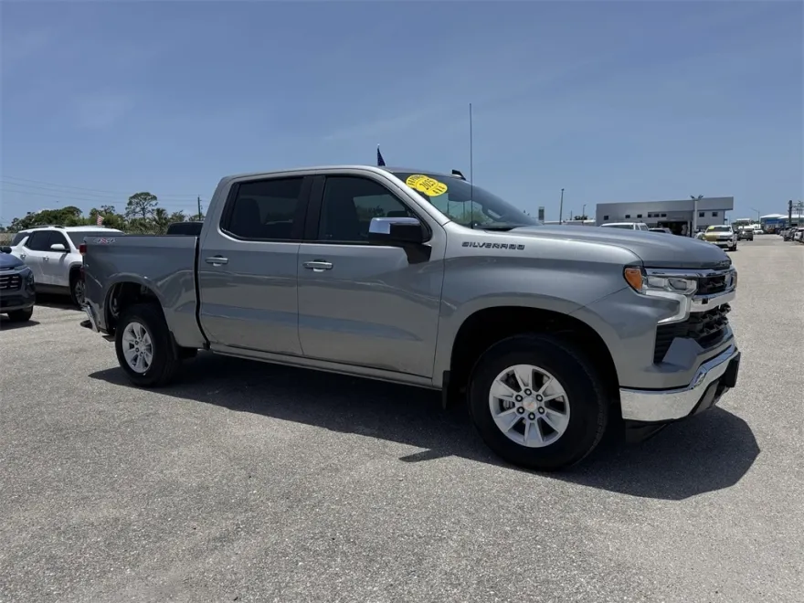 2025 Chevrolet Silverado 1500 LT photo 1