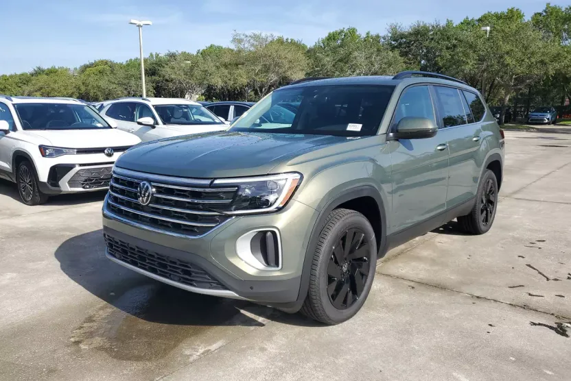 2026 Volkswagen Atlas SE photo 1